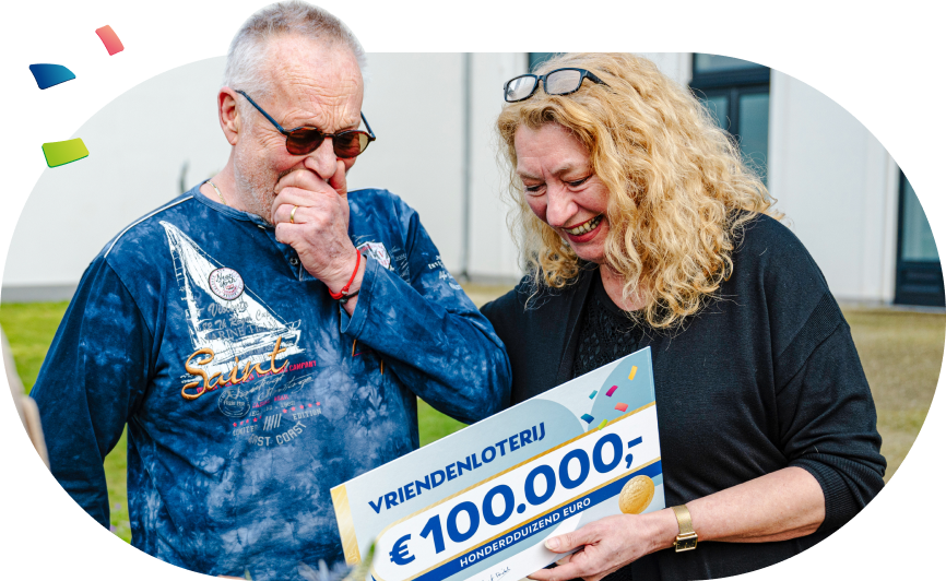 Twee blije winnaars ontvangen een cheque van €100.000 van de VriendenLoterij
