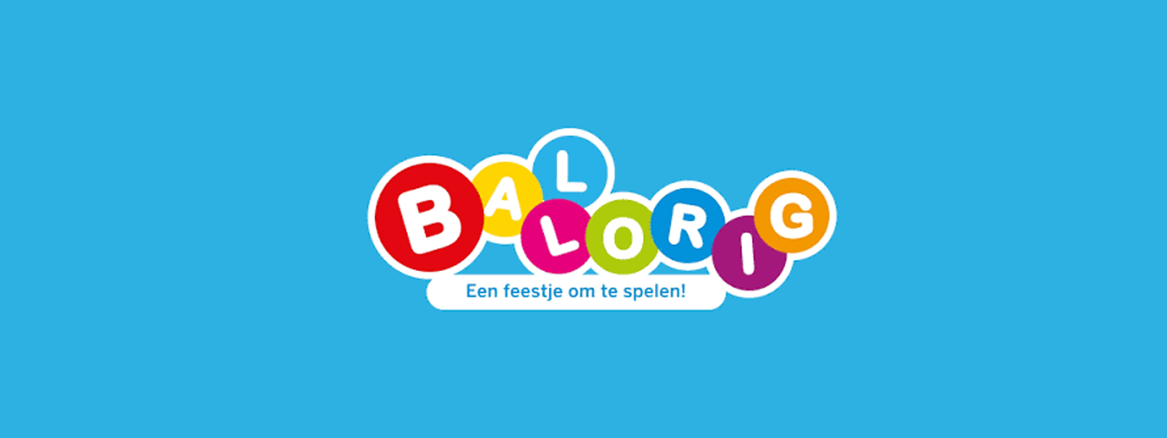 Blauwe achtergrond met op de voorgrond het woord 'ballorig' in kleurrijke ronde ballonnen met daaronder de tekst een festje om te spelen!