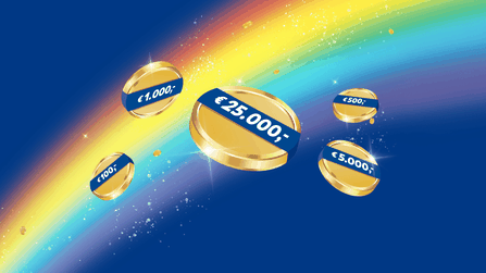 Gouden munten met geldbedragen zweven boven een regenboog