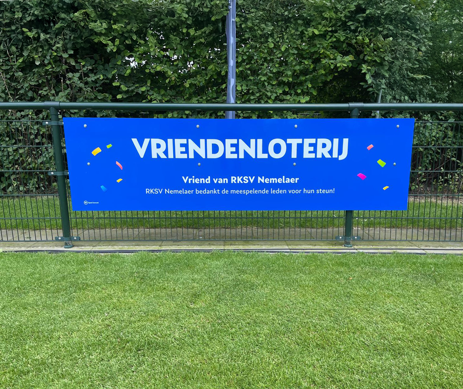 Spandoek Vriendenloterij bij sportclub RKSV Nemelaer.